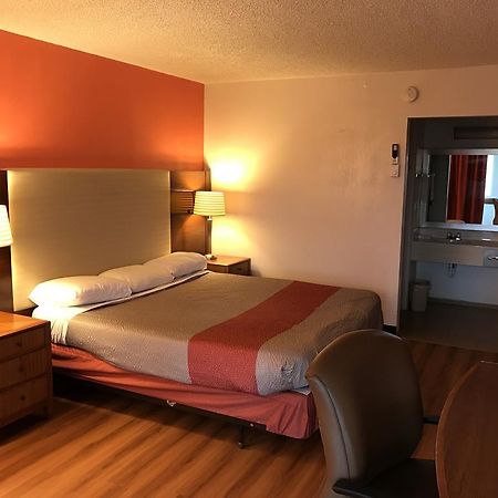 Regency Inn And Conference Center Clinton Екстериор снимка