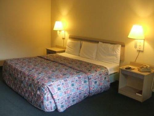 Regency Inn And Conference Center Clinton Стая снимка
