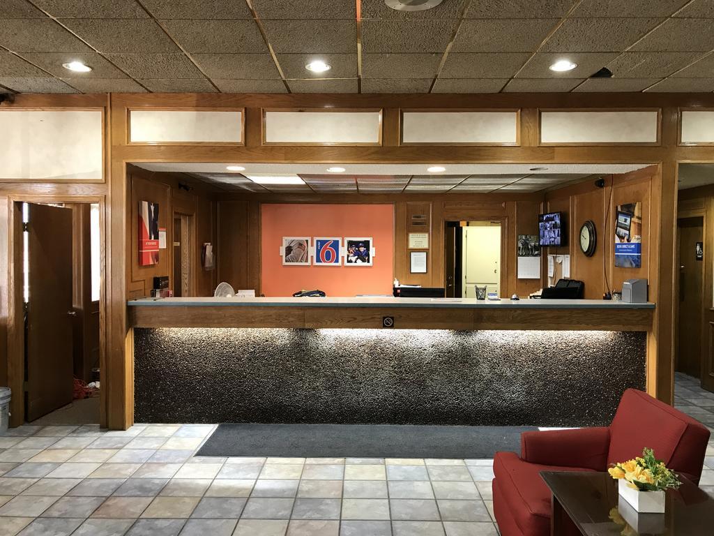 Regency Inn And Conference Center Clinton Екстериор снимка