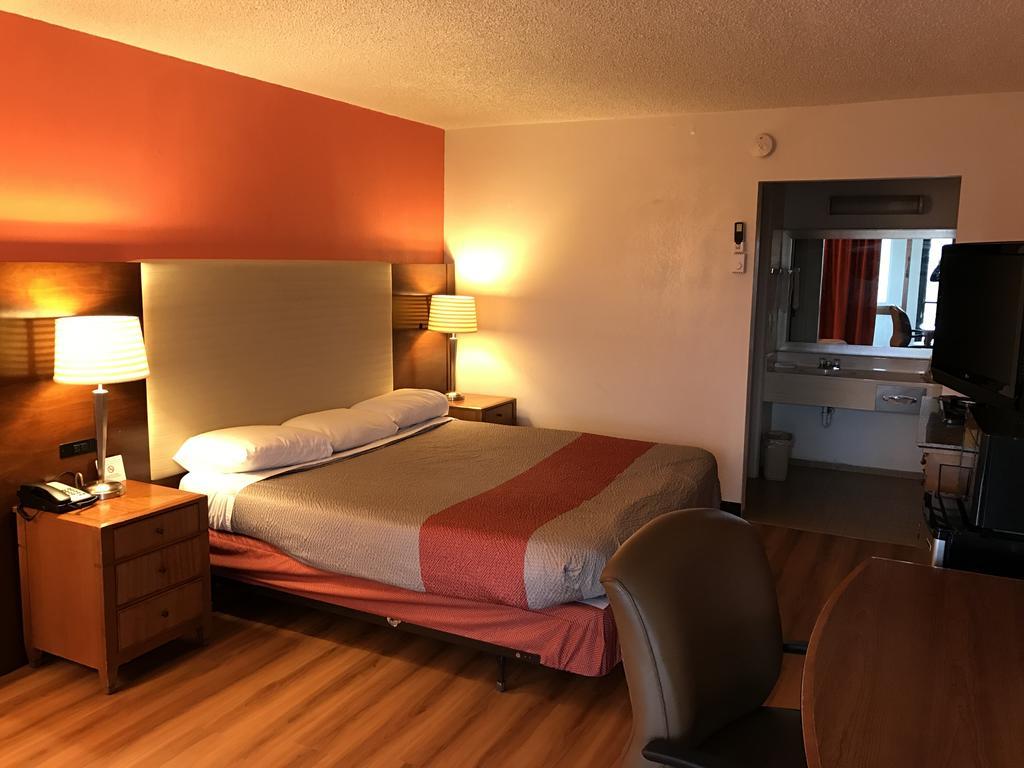 Regency Inn And Conference Center Clinton Екстериор снимка