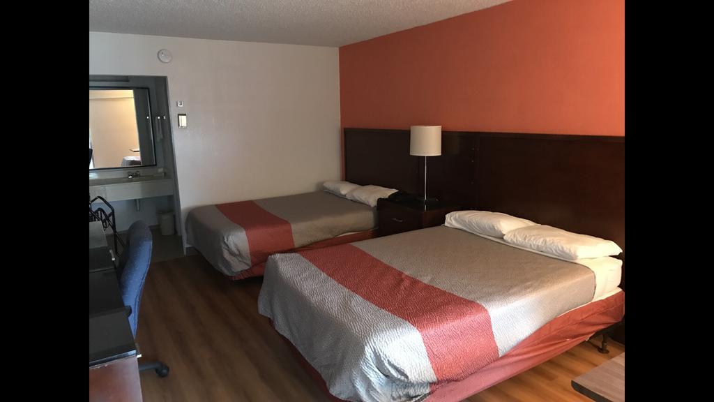 Regency Inn And Conference Center Clinton Екстериор снимка