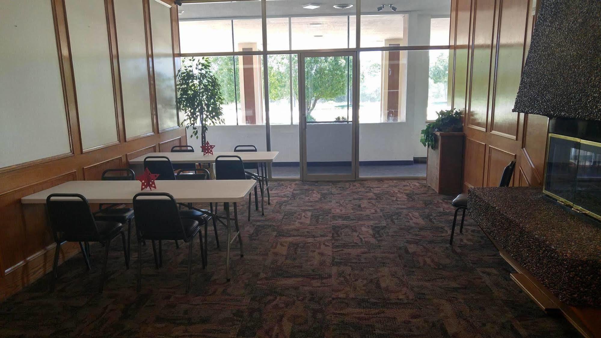 Regency Inn And Conference Center Clinton Екстериор снимка